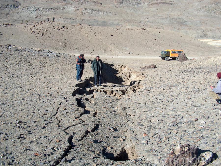 Рядом со старым Бельтиром в 2003 г. сразу после землетрясения