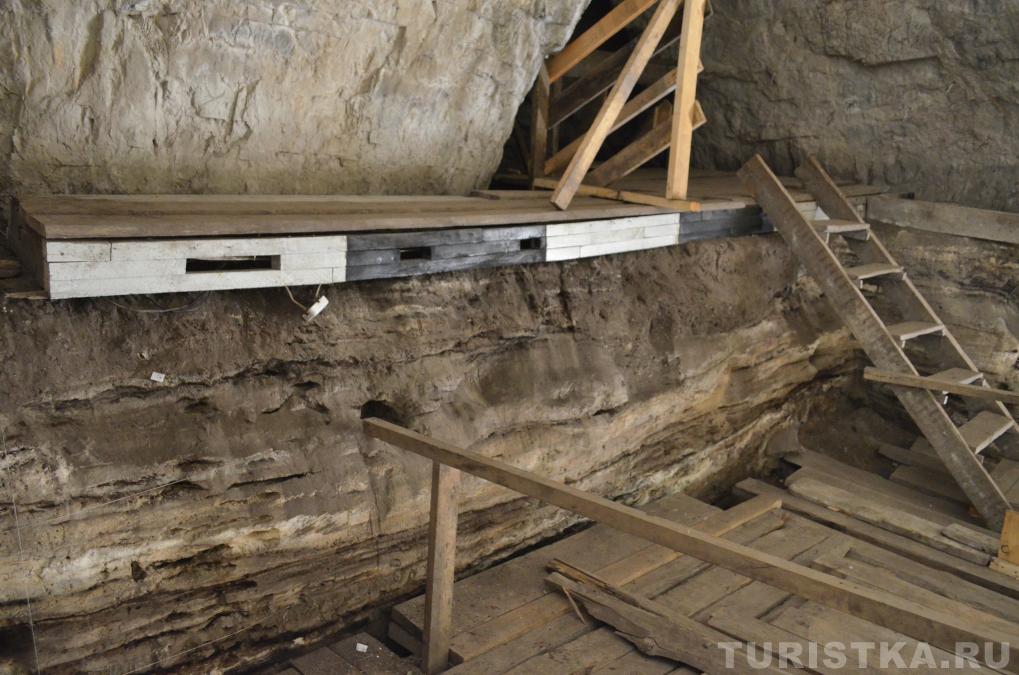 Денисова пещера