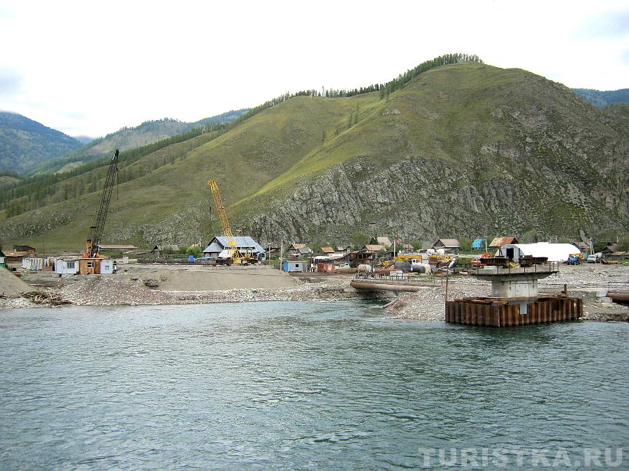 Строительство нового моста через реку Катунь