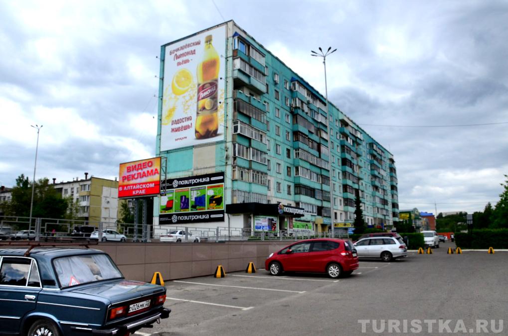Дома рядом с торговым центром Воскресенье