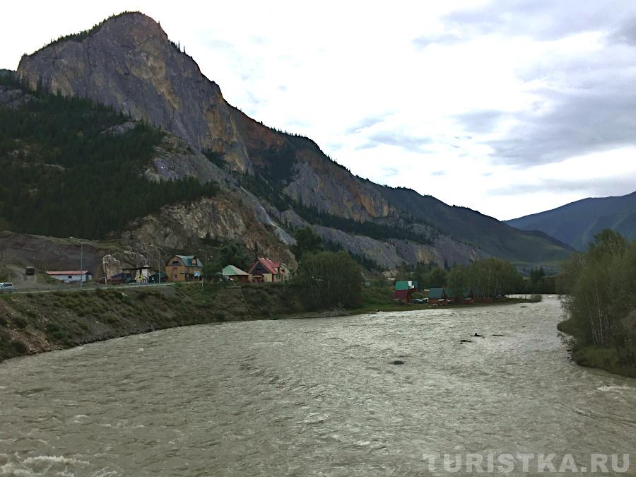 Скала Белый Бом над Чуей и селом Белый Бом