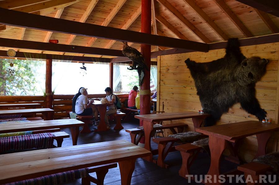 Кафе на берегу