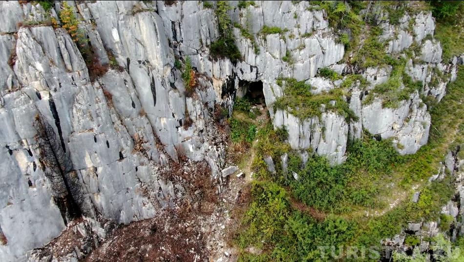 Второй вход в пещеру