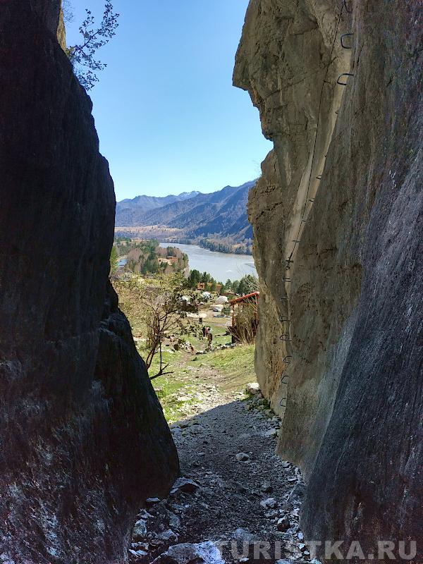 Вид от скалы Баатыр-Таш на Катунь