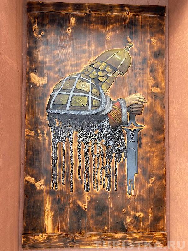 Панно Аржана Ютеева у входа на Марс 