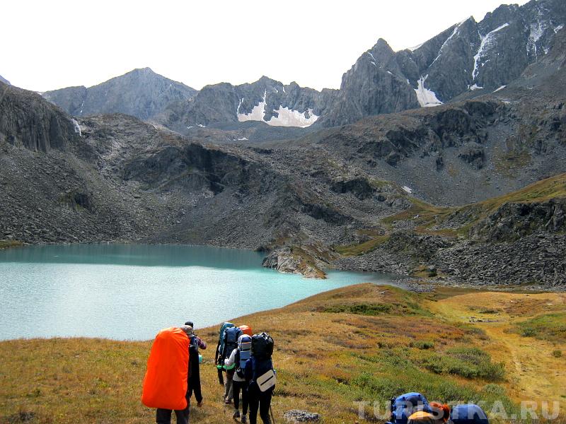 Туристы на озере Акчан