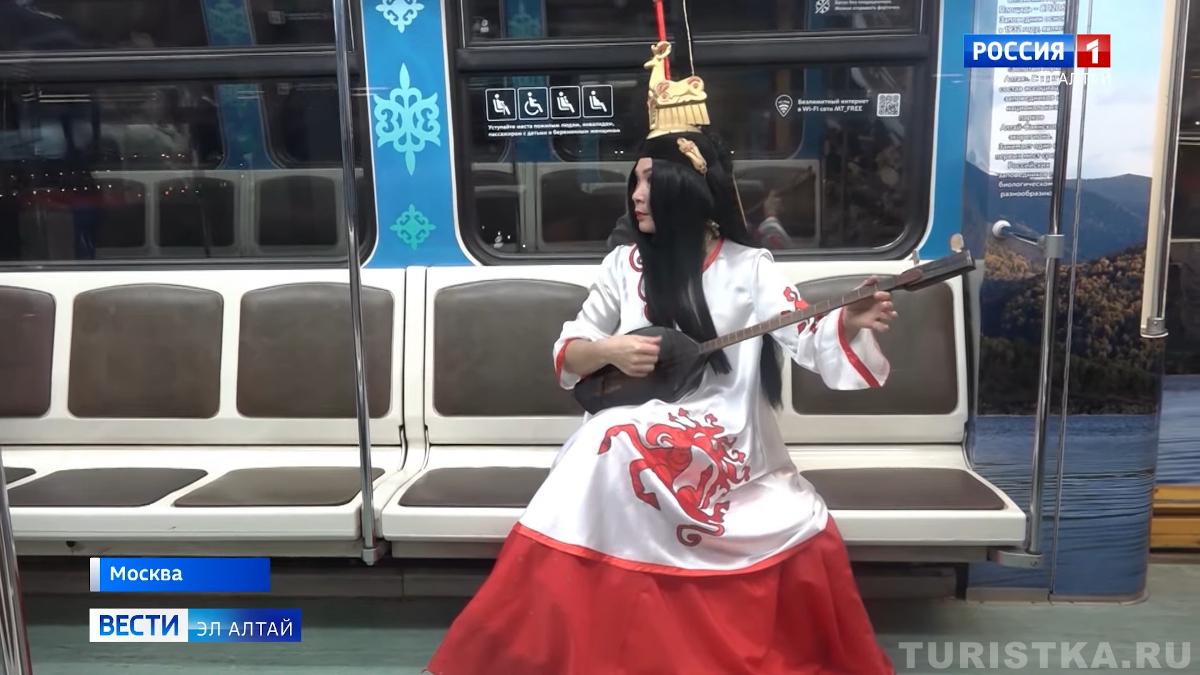 Вагон, рассказывающий о Республике Алтай