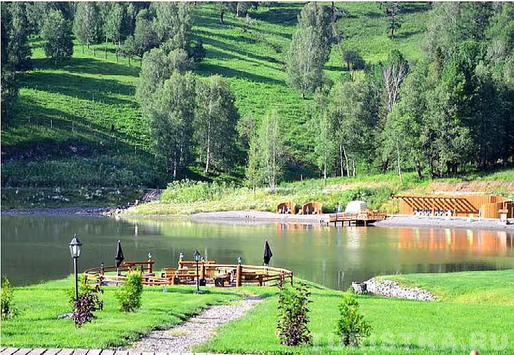 Искусственное озеро и зона отдыха
