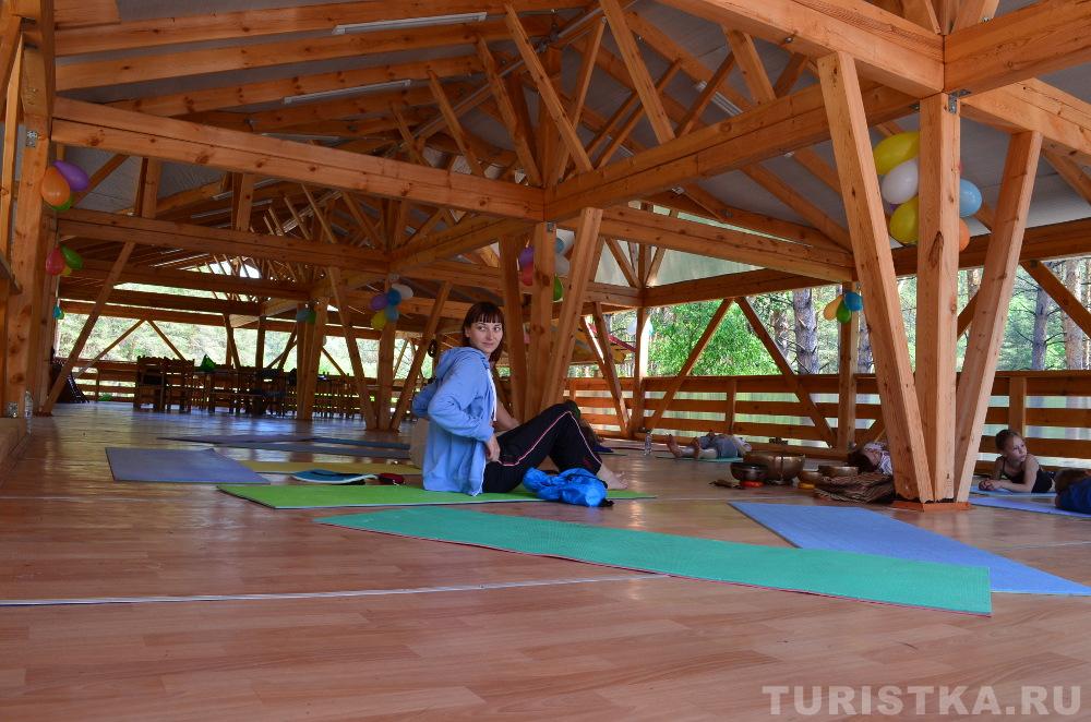 На открытой террасе