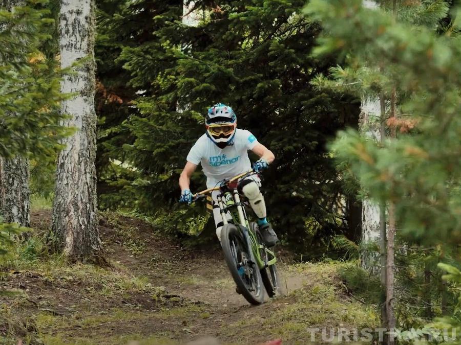 Даунхилл на Всесезонном курорте «Манжерок»