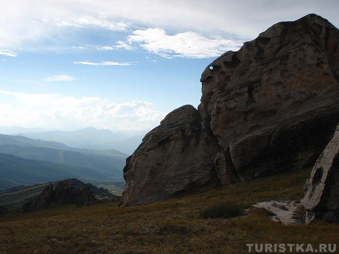 Виды на горные хребты