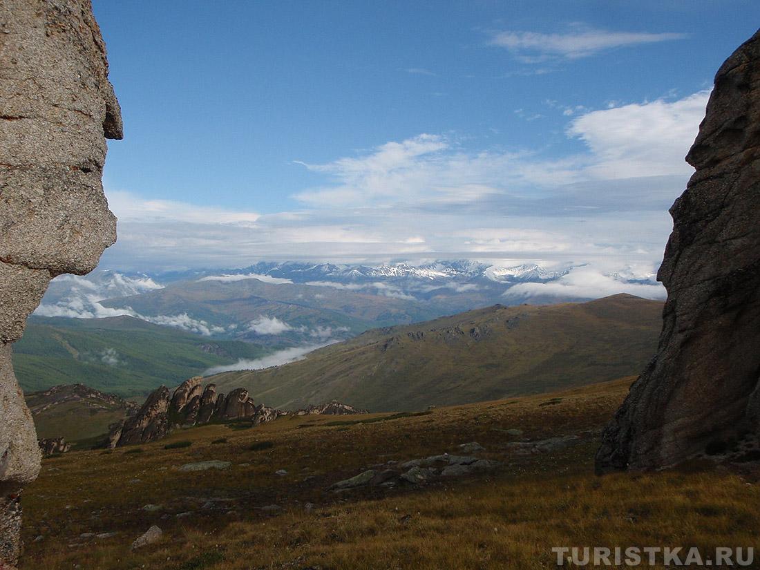 Катунский хребет в облаках