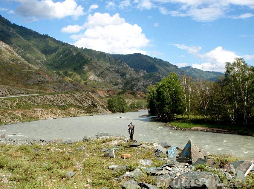 Чуя недалеко от памятника Кольке Снегиреву