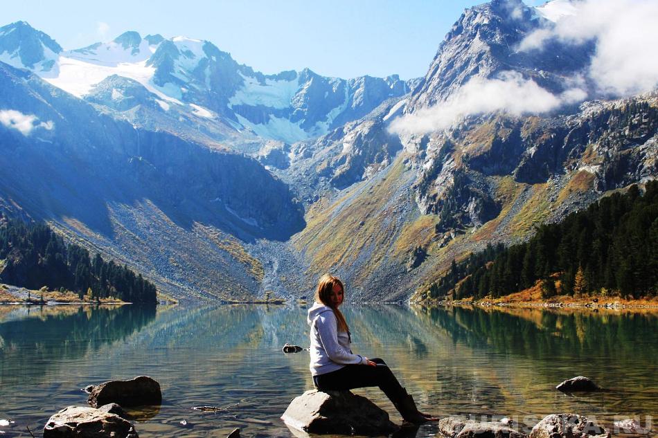 Девушка на озере