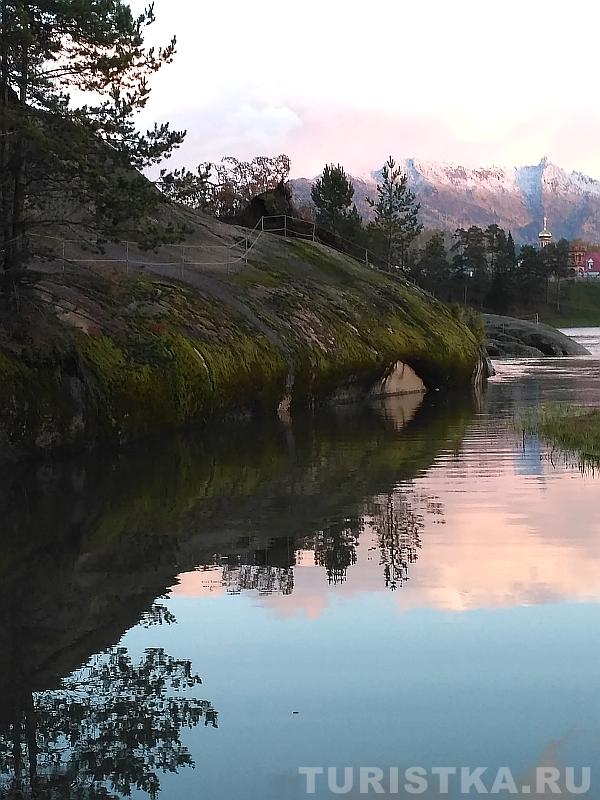 Закат на Камне любви, вид на гору Салоп