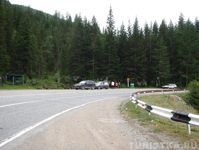 Дорога рядом с источником Кара-Тыт