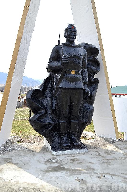 Монумент погибшим в ВОВ в селе Каракол