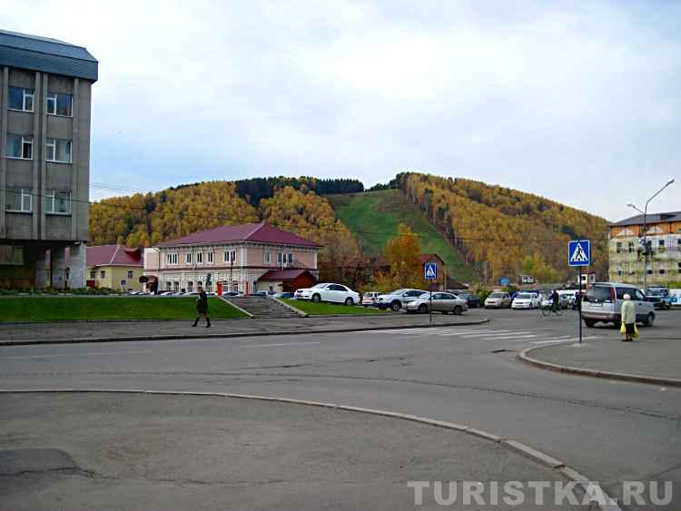 Вид на Комсомолку от площади Ленина