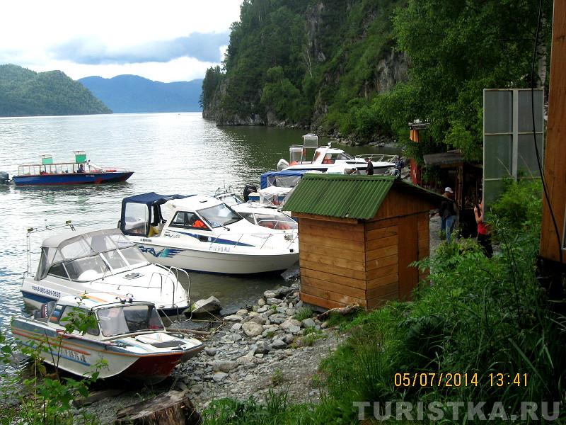 Катера у водопада Корбу