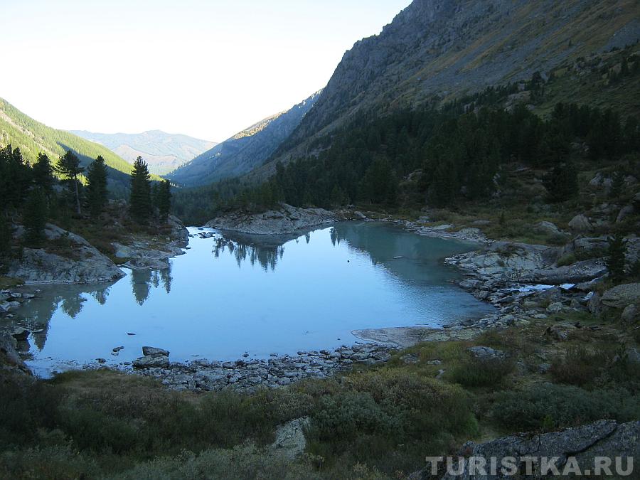 Нижнее Куйгукское озеро ранним утром