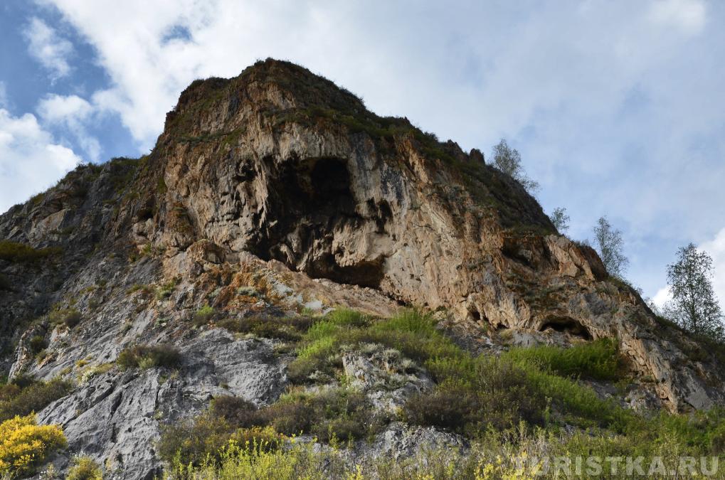 Это гарь на скале, а не пещера