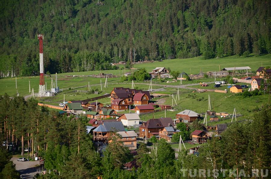 Вид с горы Менжелик на село Катунь