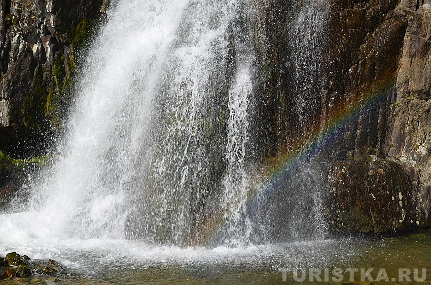 Радуга в водопаде