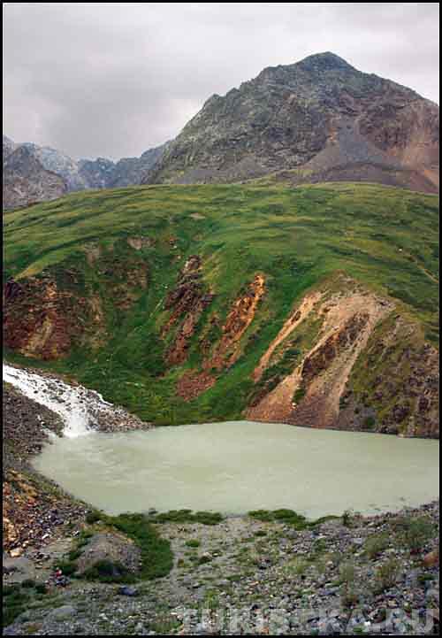 Мореное озеро в долине Маашей