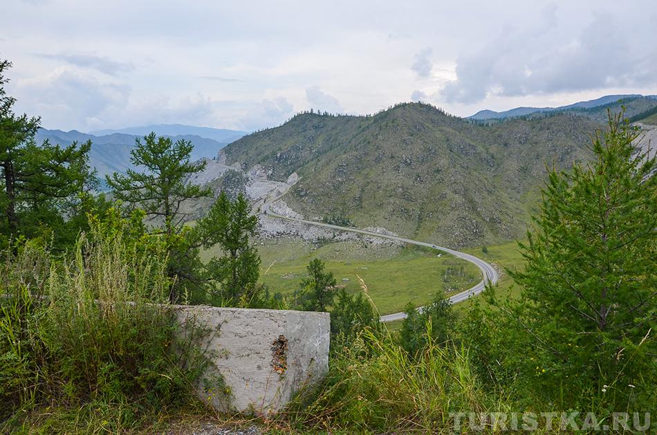 Вид со старой дороги на новую дорогу к Чике-Таману
