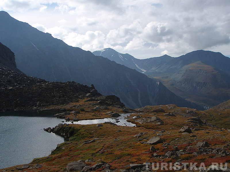 Ручей Кара-Оюк, вытекающий из озера