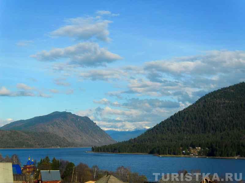 Вид с балкона теплого дома