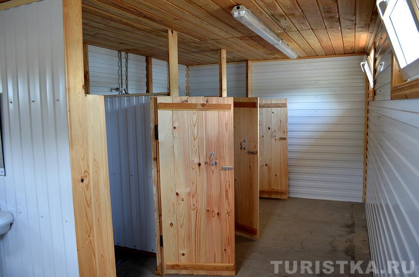 Туалеты и душ в комплексе