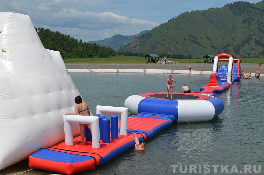 Надувной мост через озеро