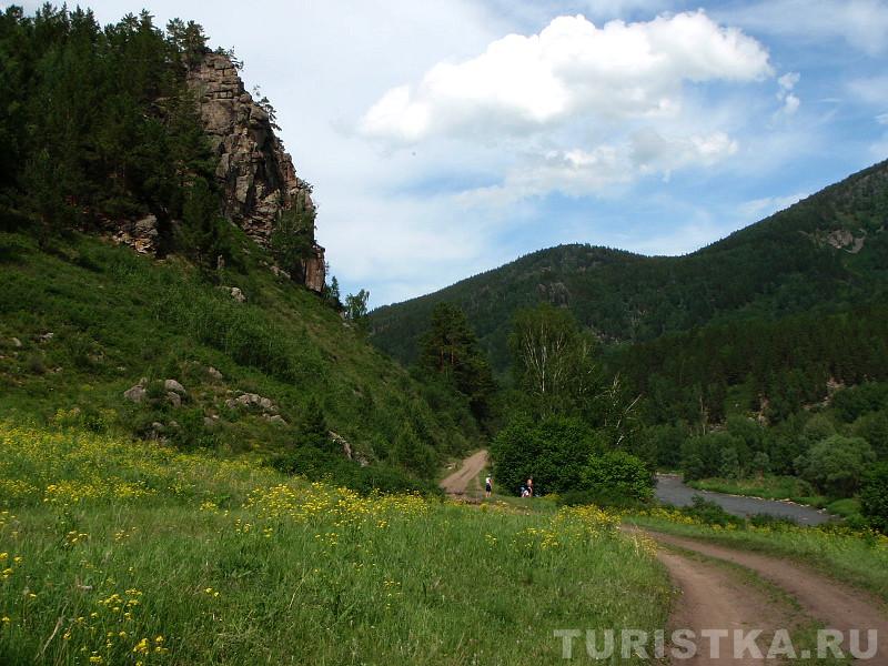 Скала в урочище Щеки около устья Быстрой