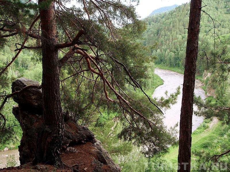 Река Песчаная с вершины скалы в урочище Щеки
