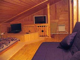 Горный Алтай : Базы на Телецком озере : Турбаза «Юрток» : Корпус Избушка, номер на втором этаже 