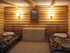 Горный Алтай : Базы на Телецком озере : Турбаза «Юрток» : Корпус Избушка, номер на I этаже 