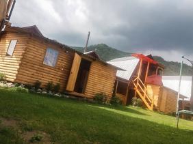 Горный Алтай : Базы и гостевые дома в районе Чемала : Усадьба Ильина : Летний дом