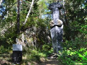 Горный Алтай : Подъемник в Манжероке : Скульптура Меч