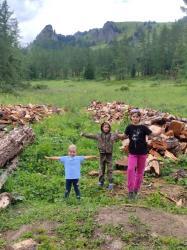 Туристка.Ру : Фотоконкурс СМЕХОТУРИКИ 2024 : В районе Нижнего Мультинского озера : «Мама, мы дров наломали...»