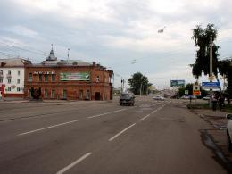 Горный Алтай : Город Бийск : Вид с дороги на музей и на памятник