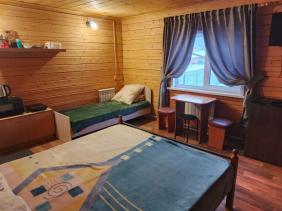 Горный Алтай : Гостевой дом На Ленинской в Манжероке : Благоустроенный номер