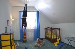 Горный Алтай : Дом Перевертыш в Манжероке : В детской, после поворота фотографии