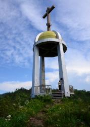 Отдых на Алтае : Что посмотреть рядом с Аскатом : Гора Обзорная с поклонным крестом : Поклонный крест на горе Обзорной