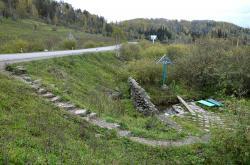 Спуск с трассы к Источнику «Святой ключ»