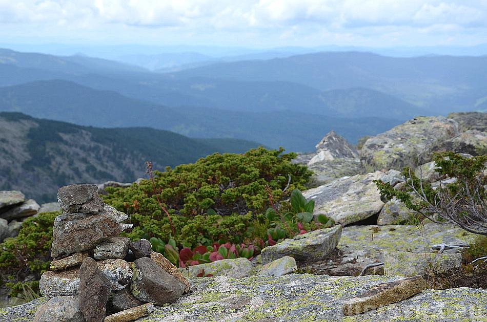 Тур - каменная пирамидка, указывающая правильную дорогу