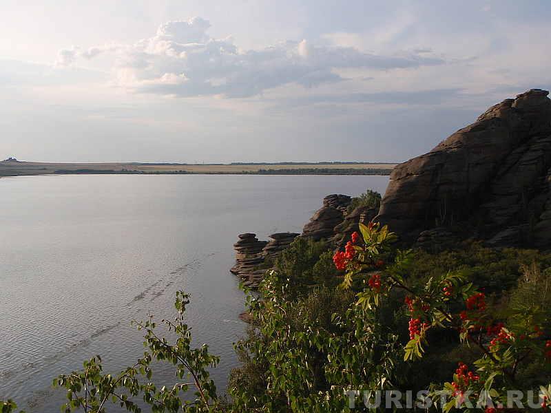 Вид на северный берег Савушкиного озера
