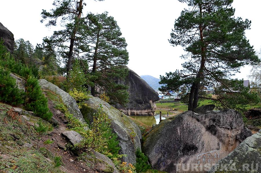 Скалы рядом со скалой Кит