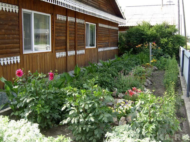 Палисадник у дома