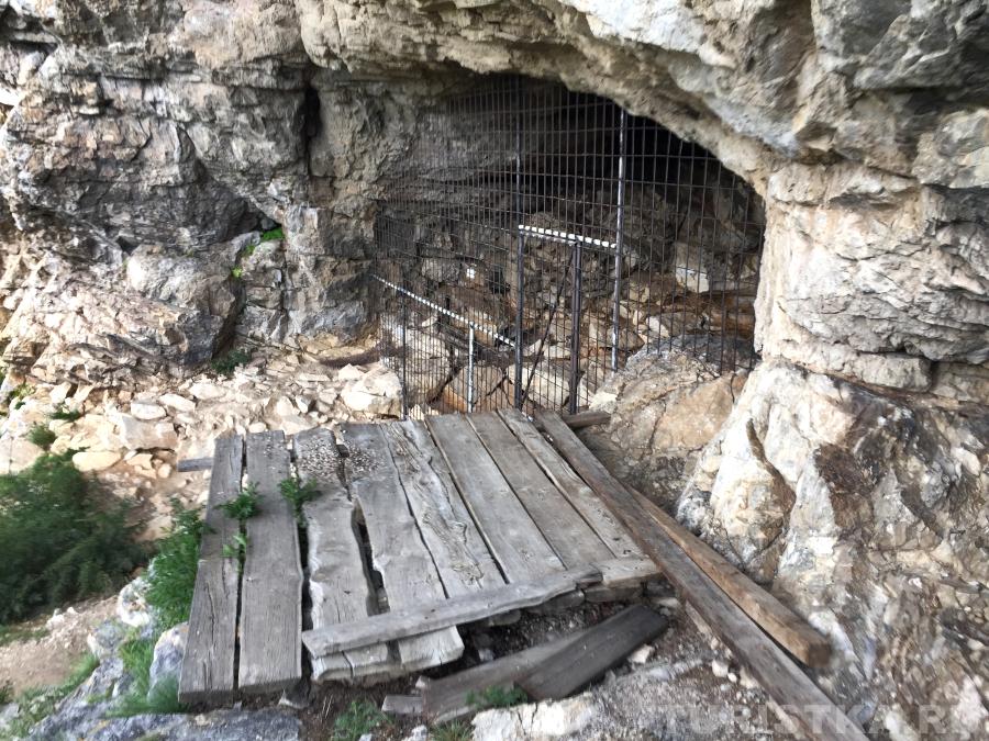 Вход в пещеру